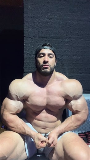 IFBB Pro Esteban Zeballos on Instagram: "Need more size ? Hombros 4D 💀 @biotechusa_bol • • • • • ———————- #proleague #prep #motivation #fitlife #bodybuilding #flex #biceps #ifbbpro #npc #protein #gymlife #aesthetics #symmetry_art #muscle #npc #fitnessjourney #goldenera #goldsgym #ifbb #mrolympia2021‼️"