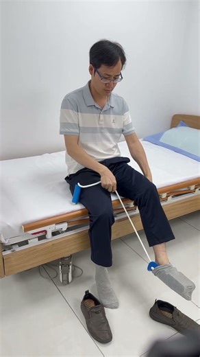 Easy-to-use sock-wearing aid, simple sock-wearing gadget #seniorcare #caregiverlife #elder #grandma