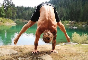 Static holds, as simple as they sound are hard but extremely useful exercises to build full core strength and stability - This is one of the very advanced static holds, where your arms, shoulders, back and core have to work perfectly together! - Which one is your favourite static hold exercise? - 🎥@freshfarmerjoe - - @gymnasticbodies @beastugis @workout24official | LeoMoves