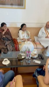 14 reactions | Minister Amit Shah at Singer Asha Bhosale's house | Metro City Samachar | Facebook