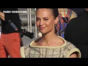 Alicia Vikander @ Paris Fashion Week 4 october 2022 show Louis Vuitton