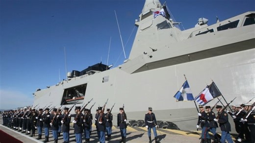Στη φρεγάτα «Κίμων» ο πρωθυπουργός με τον Πρόεδρο της Γαλλίας - Πτήση