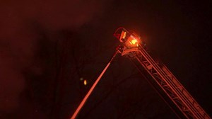 Firefighters remain on the scene of a massive fire that engulfed 3 homes in a Brookhaven subdivision this morning: https://2wsb.tv/4bwCR0X | WSB-TV