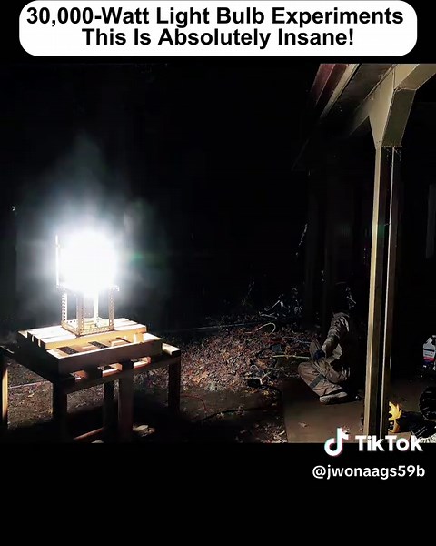 30,000-watt light bulb experiments — this is absolutely insane! #LightBulbTest #CrazyExperiments #HighVoltage #ScienceTok #EpicResults