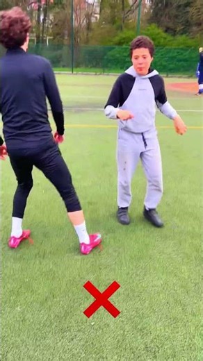 COMMENT CONTROLER !? #football #footballskillschallenge #soccer #footballskills