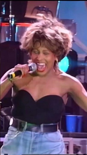 Tina Turner sings the exciting song Legs at The Blockbuster Pavilion California in 1993 pt1