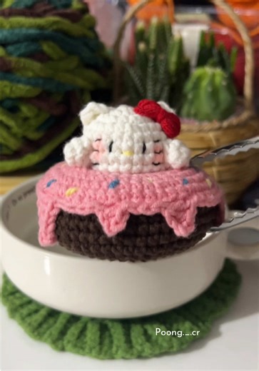 Crochet Donut Kitty: An Adorable DIY Project