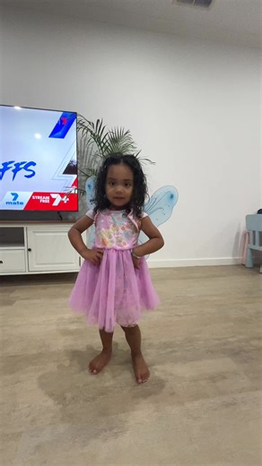 Chady Salvador (@chadyenglish)’s videos with Paro Paro G - DJ Sandy