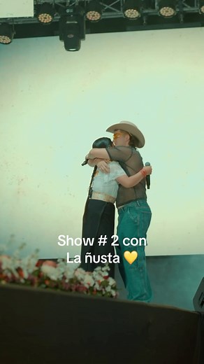 Jandino on Instagram: "Te quiero mi ñusta💛 Seguimos el tour 🇪🇨"