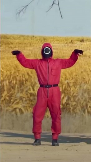 "Squid Game's Iconic Red Light,Green Light Scene Recreated - A Thrilling Take!"