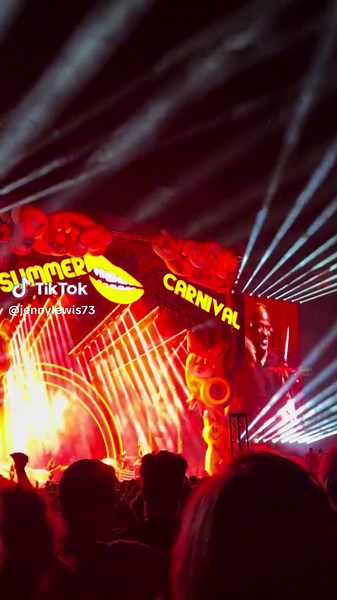 Pink was such an amazing concert! Surpassed all expectations!! #pink#pinkconcert2024 #pinktok #summercarnivaltour2024 #fyp #fypviralシ #summerfun#edmontonalberta #commonwealthstadium