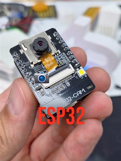 Es más difícil simularlo que hacerlo de verdad 🎨 El vídeo original era una simulación… así que lo he montado con un ESP32-CAM: detección de color REAL con interfaz web y calibración. ¿Veis vídeos fake de electrónica? Etiquetadme y los hago de verdad 👇 Código completo en artificialroot.es #esp32 #arduino #electronica #maker #diy