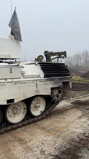 5K views · 198 reactions | Leopard 1 tank engine sound. Wroom Wroom :-) #Leopardtank #engine #enginesound #military #pansermuseet | MilPics | Facebook