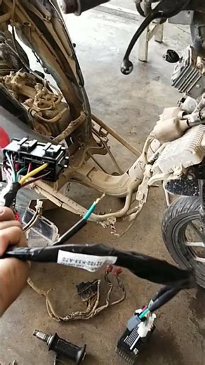 How to overcome the Vario 125 often not connecting, replace the cable set box fuse