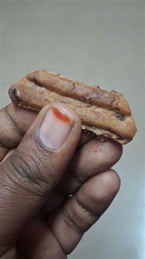 how to eat hide and Seek biscuit...