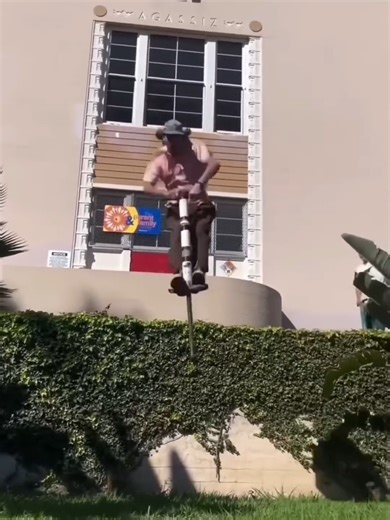 In the U.S., 30% of customers call outside business hours. If you don’t answer, you’re losing more than a third of potential sales. 💡 DeskLine AI Receptionist keeps your business running 24/7, answering calls smoothly, booking appointments, and handling customer inquiries even when you’re closed or asleep. Don’t let missed calls hold your business back. 🚀 Follow @DeskLineAI for smarter business automation and growth strategies. Upgrade your front desk with an AI receptionist. 🚀 deskline.ai #f