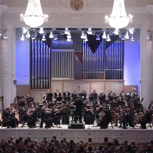 'Stravinsky: Petrushka (Live)' is out now via Fuga Libera. Dmitry Liss and the Ural Philharmonic Orchestra give a colourful performance of Petrushka, one of the three innovative ballets Sergei Diaghilev commissioned from composer Igor Stravinsky during his ‘Russian’ period. Enjoy the sounds of the fairground in this imaginative score. Discover the new album → https://lnk.to/StravinskyPetrushka_UPO_LissFA | Outhere Music
