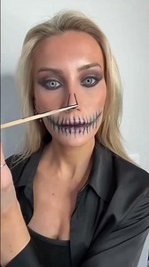 Easy skull makeup hack!! 😱💀 #makeup #art #artist #sfx #halloween #mua # #specialeffects #facepaint