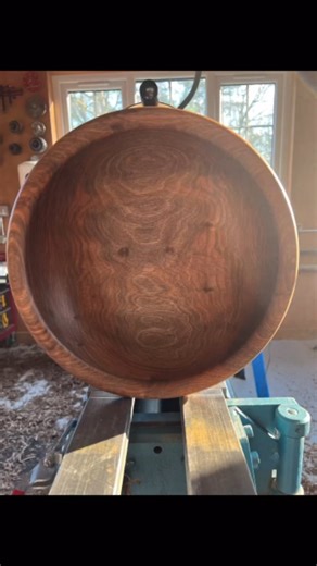 WoodTurners Wonders on Instagram: "Here’s @turningoakwood turning a chunky walnut bowl. Coming together real nice 😎👍 #walnutwood #walnutbowl #saladbowl #woodturningcommunity #woodturningworldwide"