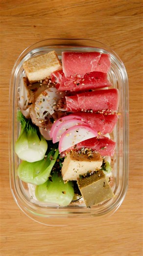 Meal-prep your frozen noodles for an easy lunch or dinner! Thanks to @yumi.setsuyaku_gohan for inspiring us. | BuzzFeed Food