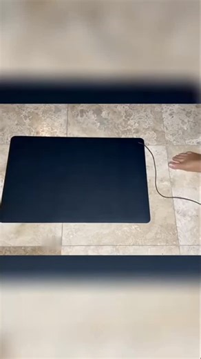 Grounding Mat & Foot Alignment socks on Instagram: "Real health doesn’t come from big changes — it comes from small, consistent habits😉 Using the Grounding Mat for even 20–30 minutes a day can noticeably shift how you feel: 🔋 more natural energy 🧠 quieter mind 💤 deeper sleep 💪 better physical recovery 🧘 a steady sense of balance throughout the day Place it under your feet while working. Use it during your morning coffee. Relax with it in the evening before bed. It’s a simple daily ritual t