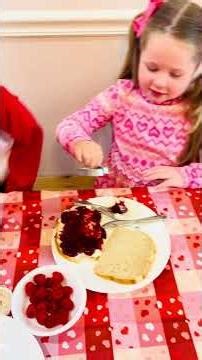 Valentine Heart Sandwiches ❤️ Easy Kids Meal Prep with Twins #kidsshorts #familyshorts