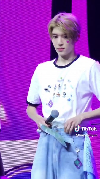 Sion's Stylish Shirt Adjustment in NCT Performance