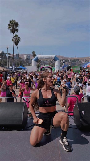 Hoy la playa se llenó de energía femenina. 🌊💗 Mujeres que decidieron levantarse temprano, regalarse un momento para ellas y recordarse lo fuertes que son. #mujeres #Disciplina #8m #chorrillos #fypシ No fue solo un entrenamiento… fue una celebración de disciplina, comunidad y amor propio. Gracias a cada mujer que fue parte de este momento. Porque cuando una mujer se fortalece… inspira a muchas más. 8M – Mujeres Fuertes Pinkpowergym 💪💗
