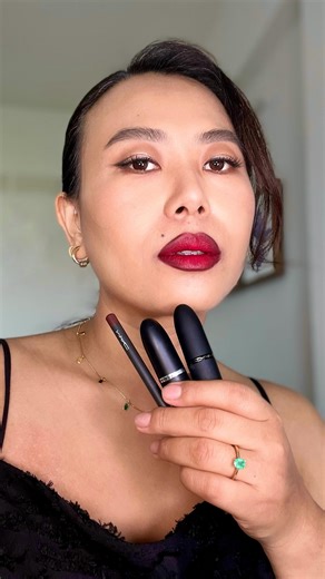 Sharp lines or a soft blur, the choice is yours 💋✨ Experience the rich colour of M.A.Cximal and the airy comfort of Powder Kiss. Because at the end of the day, it has to be M.A.C. Products in focus: M.A.C Lip Pencil in Root for Me M.A.C Powder Kiss Hazy Matte Lipstick in Taken M.A.Cximal Silky Matte Lipstick in Red Rock | M·A·C Cosmetics