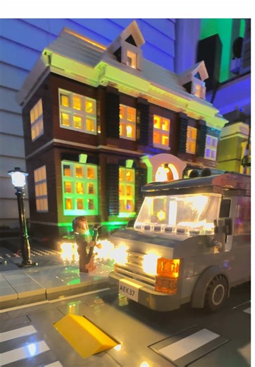 @LEGO Home Alone Mansion, fully lit with a @BrickBling Lighting kit. Subtle details, clean lighting, and a setup that actually does the build justice. 💡🏠 #LEGO #HomeAlone #LEGOMansion #BringBlingLights #LEGOLighting @BrickBling