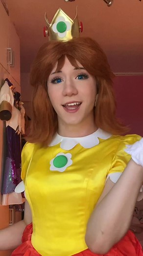 Exciting Gamescom Adventure with Princess Daisy Cosplay