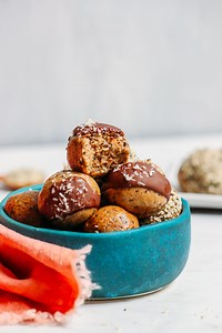 5-Ingredient Protein Balls (Low Sugar, Grain-Free)