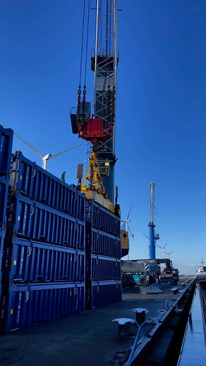 loading empty container Eemshaven #netherlands #2025goals #new #fyp #container | JR Seares