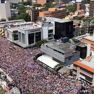 21K views · 604 reactions | LO MEJOR ESTA POR VENIR! Valientes!!! Les aplaudo de pie!!! LA VIRTUD Y HONOR!!!! Ernesto Fuenmayor Garanton Grupo Todomigra @fuenmayorabogados #ernestofuenmayor #eeuu #dios #vzla #paz @realdonaldtrump @vp @mike.pence @marcorubiofla | Ernesto Fuenmayor Garanton | Facebook