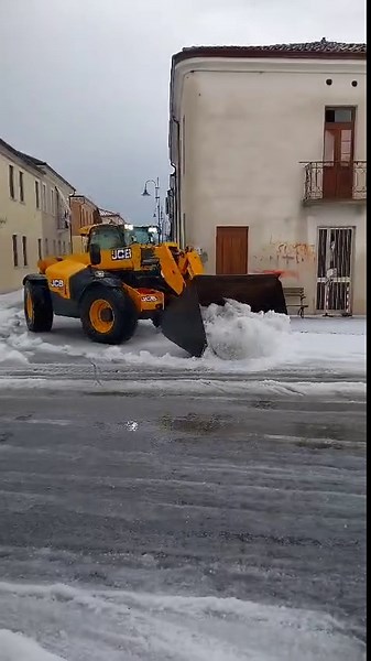 Maltempo, violente grandinate in Veneto: chicchi di 5cm a Porto Viro, grandi accumuli ad Agugliaro | FOTO e VIDEO