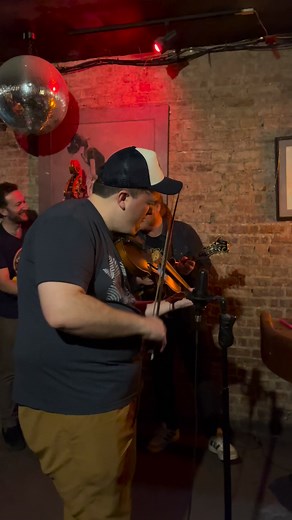 Mona's Monday Night Bluegrass Session pheweeee! On fire tonite! dang, these boys are burning the place down! #bluegrass #mondaymonas | Julianne Richards