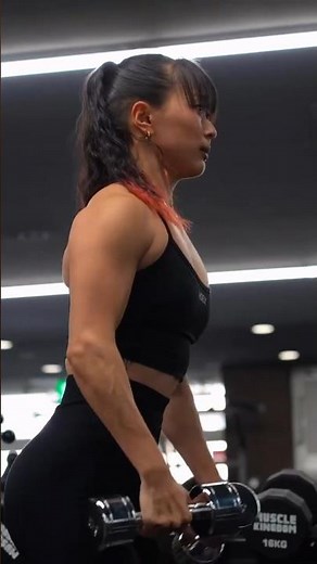 Japan FBB Muscle Mommy LU Motivational Video #shorts #gymgirl #fbb #biceps #abs