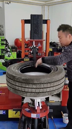 Tyre Removing from Alloy Rim Using Machine #TyreChange #AlloyWheel #AutoWorkshop