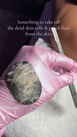 Something to take off the dead skin cells & peach fuzz from the skin… Dermaplane: glow edition✨ | Keeping this on your face won’t keep you warm… it’ll just block your glow😉 💆🏼‍♀️If you’re wanting to relax, see results, or get rejuvenated, please CALL or schedule online today! 📞 1 (866) 971-6971 💻https://pocketsuite.io/book/aubreysaesthetics 🔗Link in bio or DM me 🛍️Shop products in store or online 🏝️Luxury affordable spa! 👍🏼Check out our reviews on facebook 📍25299 Canal Rd, Suite 2, Or