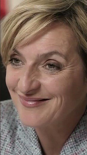 Jamel Debbouze refait sa carte d'identité à la mairie - Made In Jamel 2010 #humour #jameldebbouze