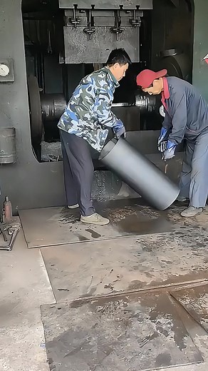 🔥 Unveiling the Secret: How Cold Extruded Tees Are Crafted! 🔥 Web:www.htzylinedpipes.com E_mail:neil@htzylinedpipes.com whatsapp: 8619339378517 Ever wondered what goes into making the toughest, most precise industrial fittings? 🤔 Join us on an exclusive behind - the - scenes tour of our state - of - the - art factory and witness the magic of cold extrusion! First up, Raw Material Selection! We source only the highest - grade metals like carbon steel, stainless steel, and alloy steel. These ma