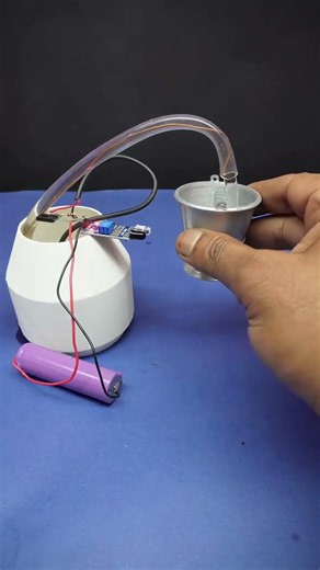 Automatic water dispenser circuit using proximity sensor. #ytshorts #arduino