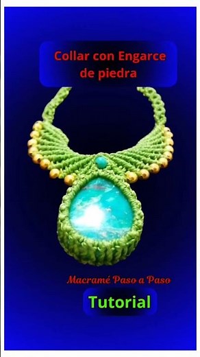 Collar en macramé con engarce de piedra.