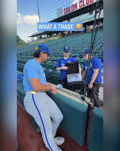 Jac Caglianone made a huge trade with a fan before the game 👀Before batting practice, Jac Caglianone stopped to trade cards with a young Royals fan, swapping his signed jerseys and bats and walked away with a few of his own cards numbered to /5 👏via: @Royals