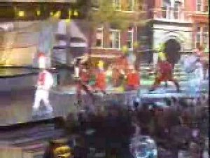 Gold Digger LIVE Ft. Jamie Foxx