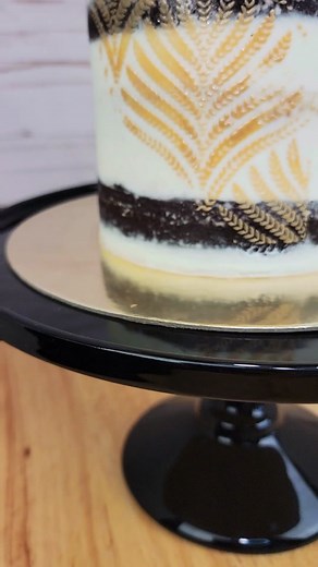 Dried Out Semi Naked Cakes: Tips to Retain Moisture
