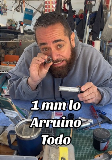 El eje mide 1 mm más… y ningún balero del planeta le queda 😐 El ingeniero dijo: —“¿Estándares? No, gracias” Resultado: ✔️ Más tiempo ✔️ Más diagnóstico ✔️ Menos piezas compatibles Así pasa en el mundo real de la reparación de e-bikes 🔧🚲 No todo es plug & play 💬 ¿Te ha tocado una pieza fuera de estándar? 📲 Síguenos para más historias reales de taller #eMTB #serviciotecnico #vidadetaller #reparacionebike #gdl