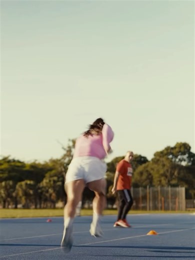 Dr. Stefi Cohen, DPT | Evidence-Based Fitness Education on Instagram: "CAPACITY > looks All day I’ve been a professional athlete since I was 14. And believe it or not at 33, I feel better than I ever have. Like for real. I’m not just saying it to sell you on some bs promise. I’ll tell you why… My priority has always been one thing: to be capable. Capable of running long. Of lifting heavy. Of picking up a new sport. Of being physically useful. Mentally sharp. Able to carry my own weight. The goal