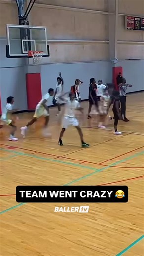 BallerTV | His team went WILD after this dunk 😂 @ae5_basketball_ @ontheradarhoops | Instagram