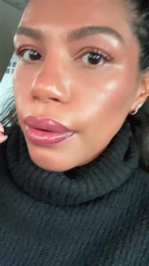 If you’re in your mid-30s or your 40s, come along with me ✨ I’ll be sharing the things I actually do for my skin to keep it glowing, healthy, and feeling beautiful at every stage. No perfection — just real skincare, real routines, and real results. Let’s glow together this year 🤍 #skincareover30 #over40glow #realisticbeauty #glowingskinroutine #aginggracefully